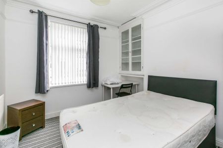 4 bedroom terraced house to rent - Photo 2