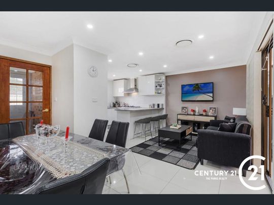 Modern Three Bedroom Home! - Photo 1