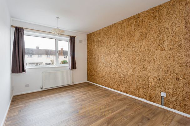 Woodfield Road, Crawley, RH10 - Photo 1