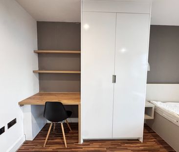 Studio Flat, Old Trafford, M16 - Photo 2