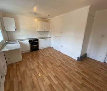 2 Bed Terraced House, Longroyd Street North, LS11 - Photo 2