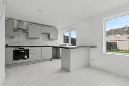 3 bedroom end of terrace house to rent - Photo 5
