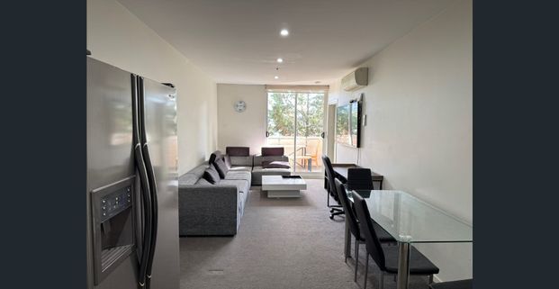 Fully Furnished 2-Bedroom Apartment – Walk to Box Hill Station - Photo 1
