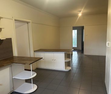 Charming and Spacious Home for Rent - Photo 6