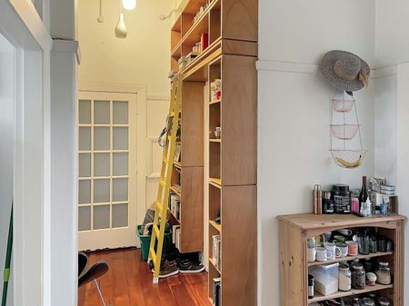 Spacious & Stylish 1-Bedroom Apartment at the Entrance to Aro Valley - Photo 4