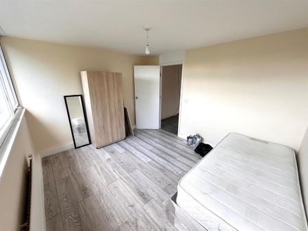 4 bedroom terraced house to rent - Photo 2