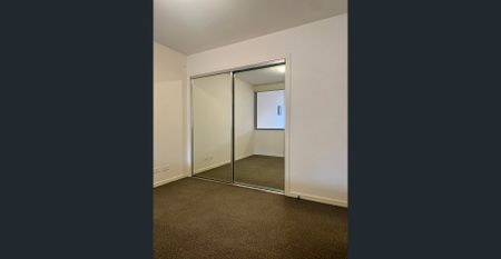 Modern 1-Bedroom Apartment in the Heart of Carlton - Photo 2