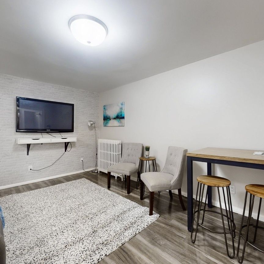 For Lease - 1074 Bloor Street Unit# 2nd, Toronto, Ontario - Photo 1