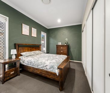 MODERN 3 BEDROOM HOME WITH DUCTED AIRCON & SOLAR - Photo 5