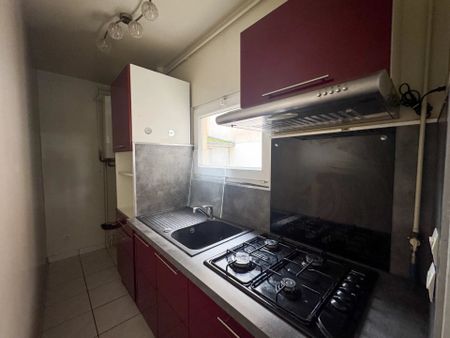 Location Appartement 3 pièces 76 m2 à Saint-Étienne - Photo 4