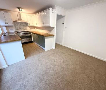 3 bedroom semi-detached house to rent - Photo 4