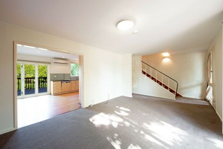 Cosmopolitan Living - Photo 2