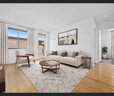 Sunny Beachside Apartment - Photo 1