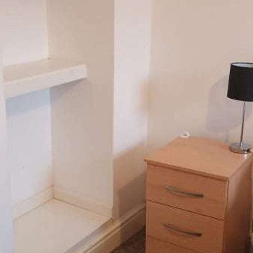 Room in a Shared House, Olive Street Room 3 - Photo 1