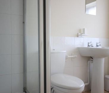 6 bedroom semi-detached house to rent - Photo 3