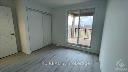 For Lease - 956 CHAPMAN MILLS Drive, Barrhaven, Ontario - Photo 3