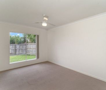 Spacious 4 bedroom home on a large block - Photo 4