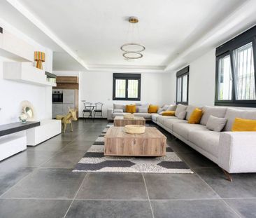 6 bedroom luxury Villa for rent in Marbella, Andalusia - Photo 1