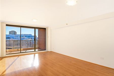 Spacious 3-Bed Apartment with 2 Car Spaces - Photo 4