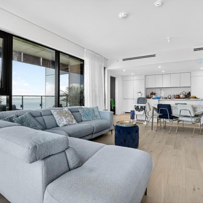 Prestigious 2025 condo for rent on Nun's Island Montreal / apartment - Photo 1