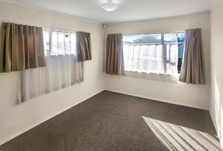 Bucklands Beach - 4 Bedoom Home Zone for Macleans College - Photo 3