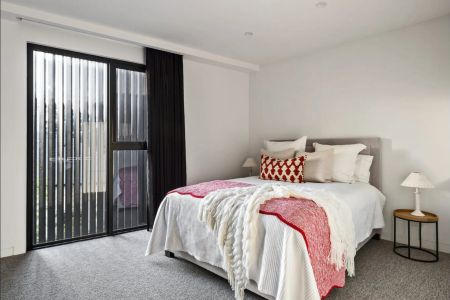 Low Maintenance Luxury in Brighton's Heart - Photo 5