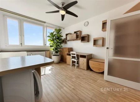 Moderní a světlý byt 1+kk s panoramatickým výhledem v 12. patře, Lesná, Brno - Photo 2