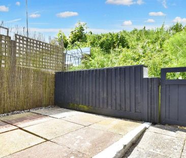 2 bedroom terraced house to rent - Photo 2