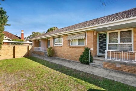 4/113 Buckley Street, Essendon VIC 3040 - Photo 2