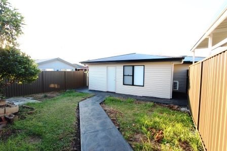 NEAR NEW 3 BEDROOM GRANNY-FLAT - Photo 3