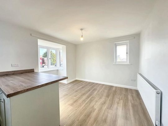 4 bedroom detached house to rent - Photo 1