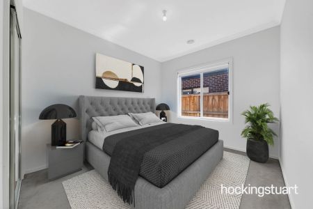 MINS AWAY FROM TRAIN STATION AND FREEWAY ! - Photo 4