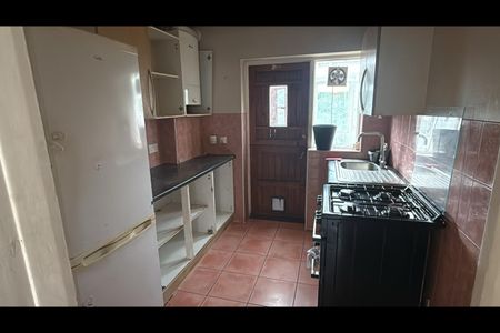 3 Bed Detached House, Roslyn Close, CR4 - Photo 5