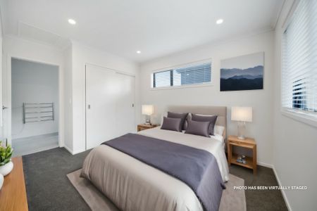 Fresh Face, Familiar Place - Photo 5