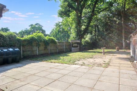 2 Bedroom Bungalow to let - Photo 3