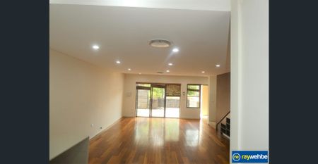 Freshly Painted, Executive Style Townhouse in Prime Parramatta Location - Photo 5