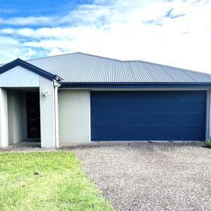 Ideal Family Home in Prime Location - Photo 2