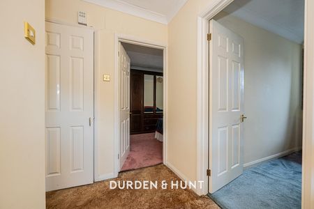 Parham Drive, Gants Hill, Ilford - Photo 2
