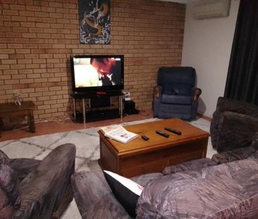 Victoria Park - Photo 1