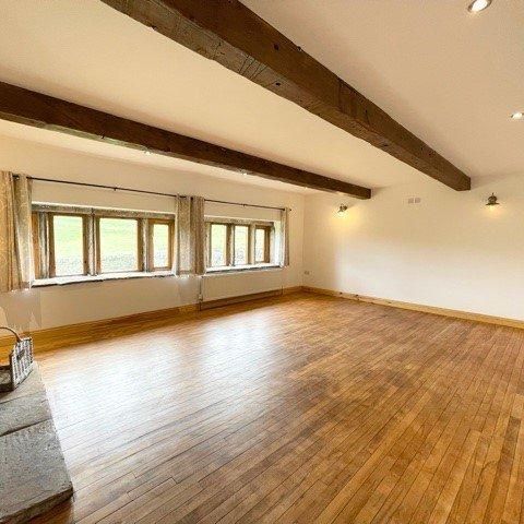 5 bedroom barn conversion to rent - Photo 1