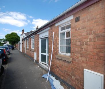 2 bedroom bungalow to rent - Photo 1