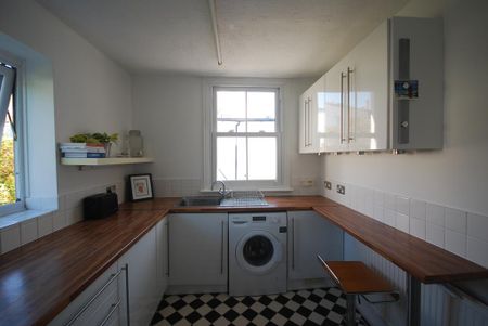 1 bedroom flat to rent - Photo 2