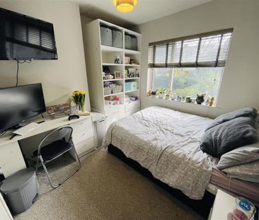 4 bedroom end of terrace house to rent - Photo 6