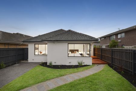 SINGLE LEVEL BEAUTY IN A HIGH-AMENITY LOCALE! - Photo 5