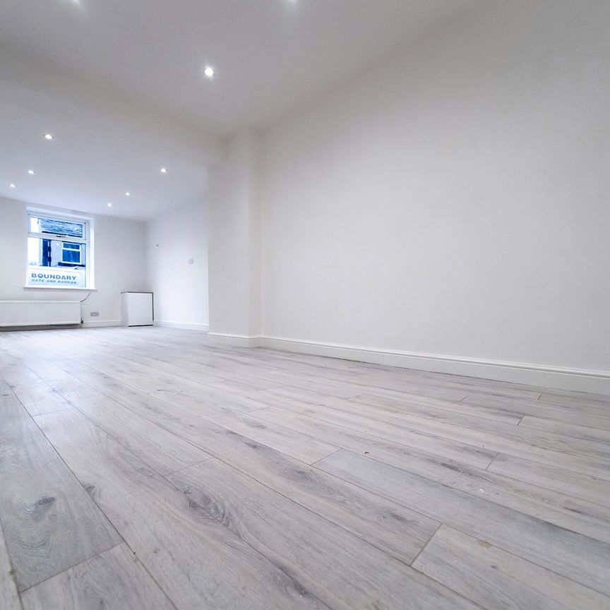 Room in a Shared House, Capstone Road, BR1 - Photo 1