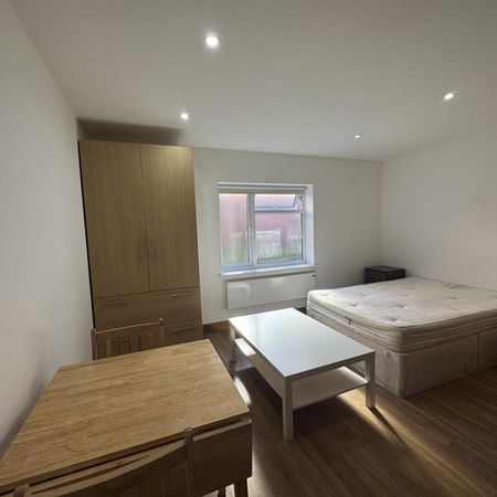 Studio to rent - Photo 3
