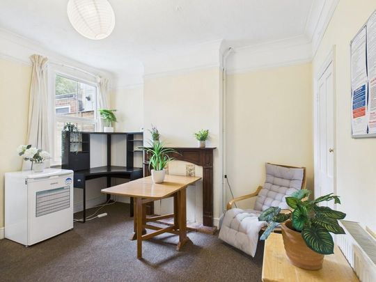 3 bedroom terraced house to rent - Photo 1