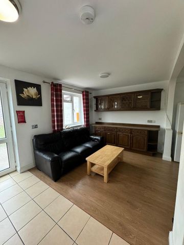 5 bedroom semi-detached house to rent - Photo 2