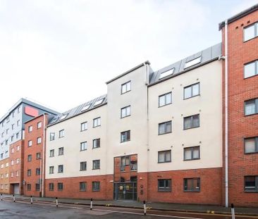 1 bedroom in a flat share to rent - Photo 2