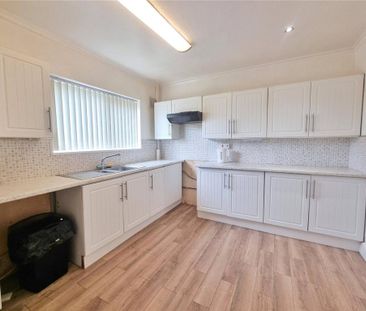 2 bedroom semi-detached house to rent - Photo 4